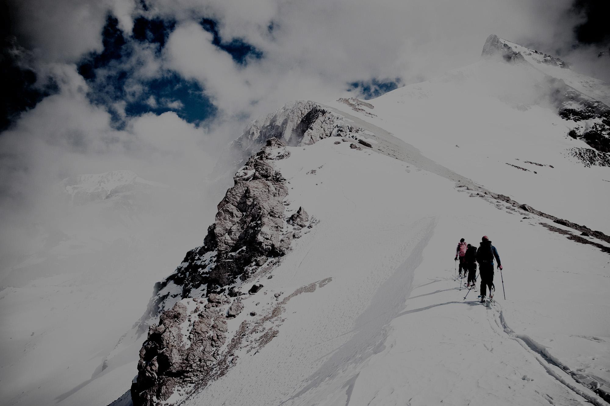 Rent premium snowshoes from renowned brand Tubbs in Tromsø (Tromso), just 5 minutes from the airport! Explore Norway's breathtaking winter terrain with rentals starting at only NOK 279 per day. Book now for your Arctic adventure!