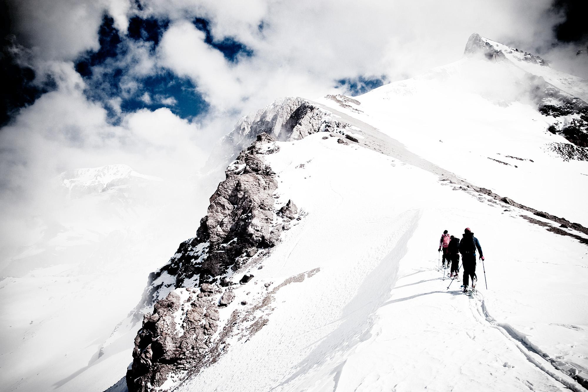Tromsø ski rentals made easy! Rent touring skis, backcountry skis, and more just 5 minutes from Tromsø Airport (TOS).  Pick up your equipment from top brands like Atomic, BCA, Åsnes, and Alfa and start your Arctic skiing adventure. Rentals from NOK 399 per day. Reserve your skis now!